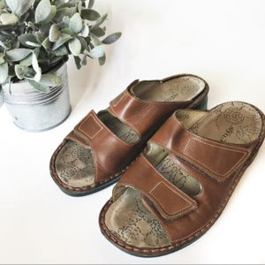 Kumfs Leather Adjustable Slide Sandal size 9